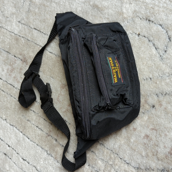 Ridgefield Handbags - Vintage Waist-Pak by Ridgefield black nylon fanny pack
